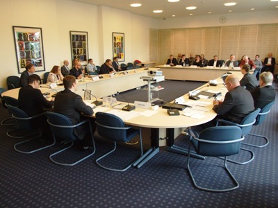 Im Kieler Landeshaus tagte der Wirtschaftsausschuss und hörte Experten zum Thema Bürgerbus an. Foto: Dr. Holger Jansen/Projekt Bürgerbusse Schleswig-Holstein